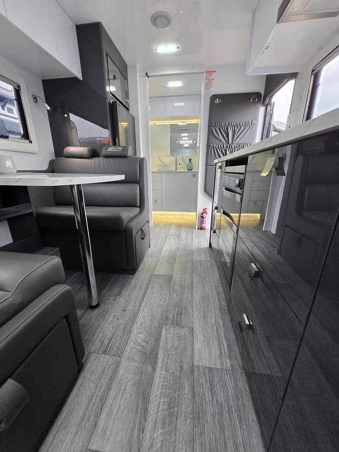 2024 Millard Mflow 19’6 Rear Door