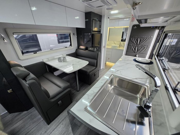 2024 Millard Mflow 19’6 Rear Door
