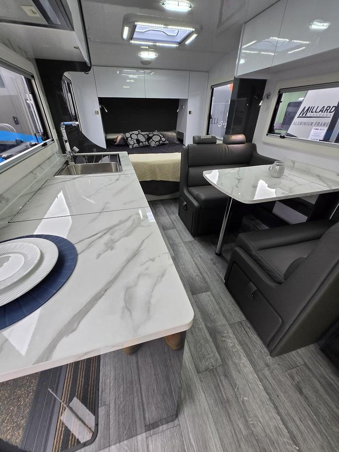 2024 Millard Mflow 19’6 Rear Door