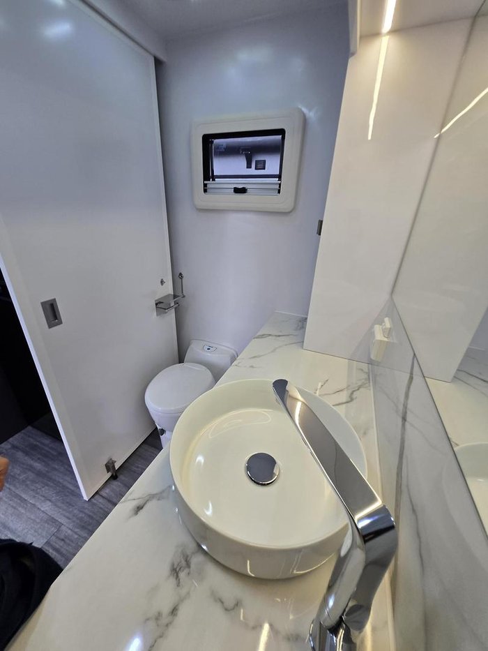 2024 Millard Mflow 19’6 Rear Door