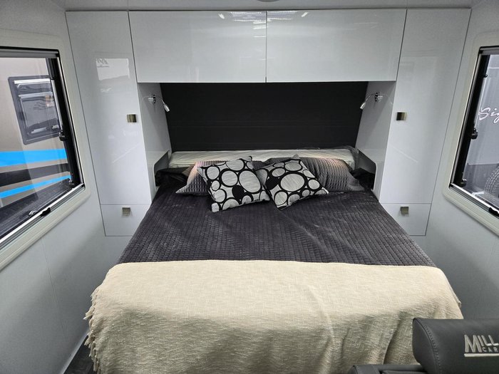 2024 Millard Mflow 19’6 Rear Door