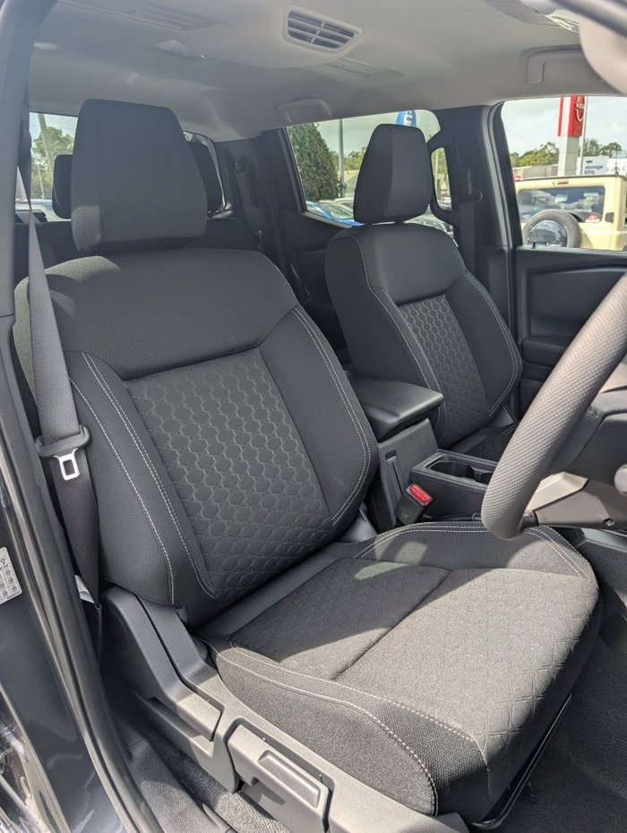 2025 NISSAN NAVARA ST