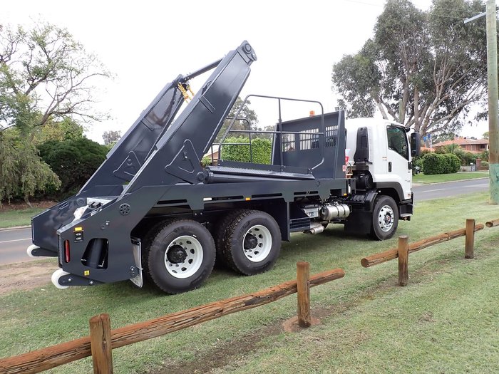 2025 Isuzu Fvz 260-300 White