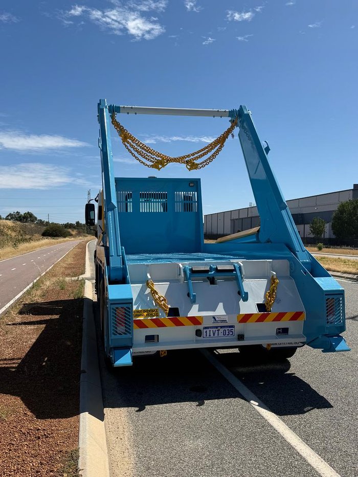 2025 Isuzu Fvz 260-300 White