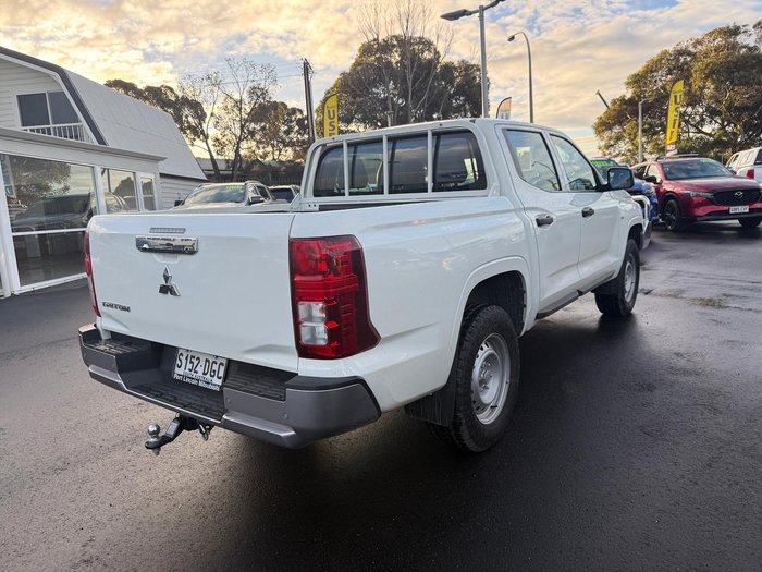 2024 Mitsubishi Triton GLX