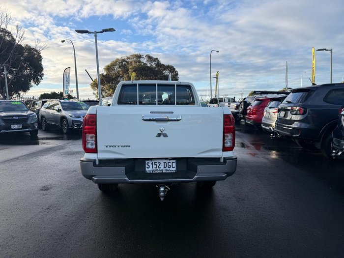 2024 Mitsubishi Triton GLX