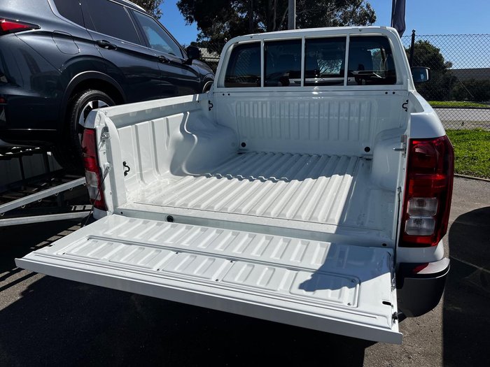 2024 Mitsubishi Triton GLX