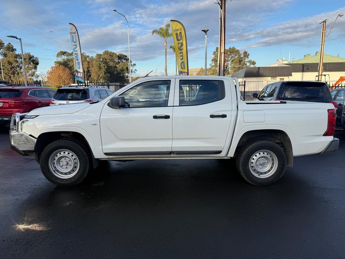 2024 Mitsubishi Triton GLX