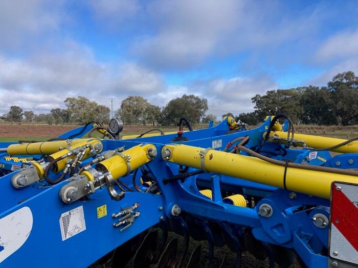 2021 Farmet Diskomat 8Ps Heavy Duty Trailing Folding Speed Disc Used BLUE