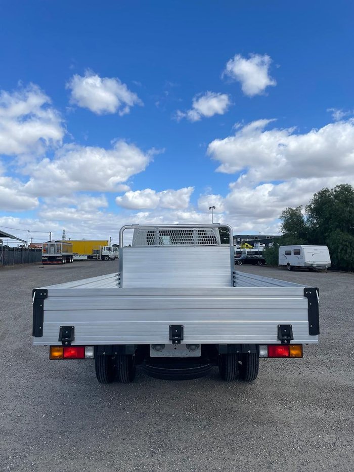 2025 Fuso Canter 515 White