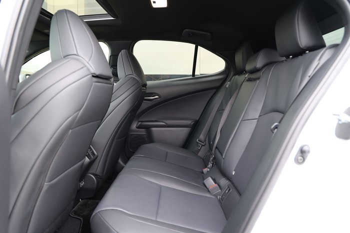 2026 Lexus UX300h UX300h F Sport AWD 2.0L Hybrid Auto E-CVT SUV B402430 002
