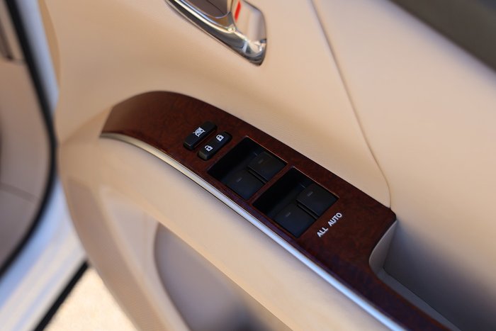 2014 Toyota Tarago Ultima