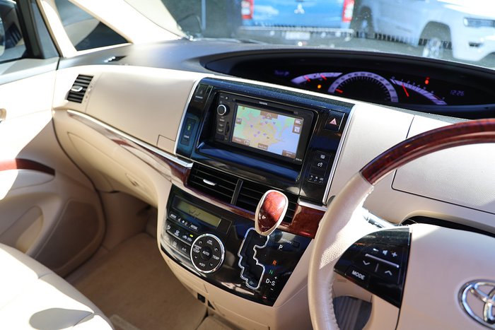 2014 Toyota Tarago Ultima