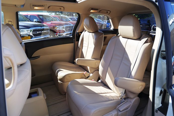 2014 Toyota Tarago Ultima