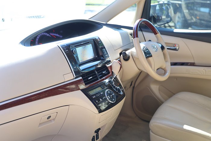 2014 Toyota Tarago Ultima
