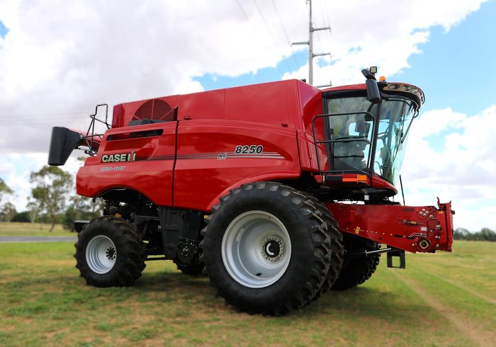 0 CASE IH 8250 Combine RED