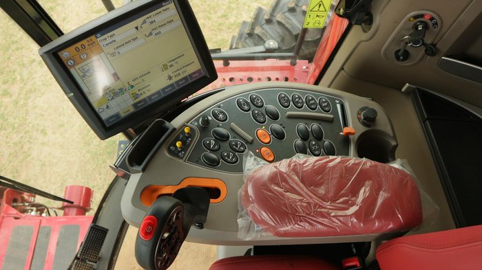 CASE IH 8250 Combine