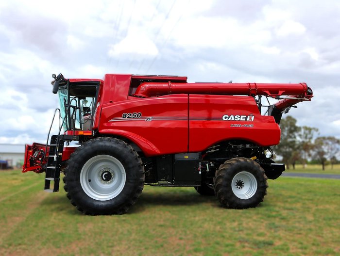 0 CASE IH 8250 Combine RED