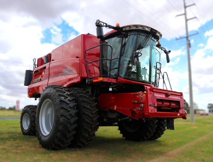 0 CASE IH 8250 Combine RED