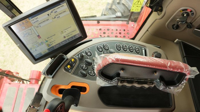 0 CASE IH 8250 Combine RED