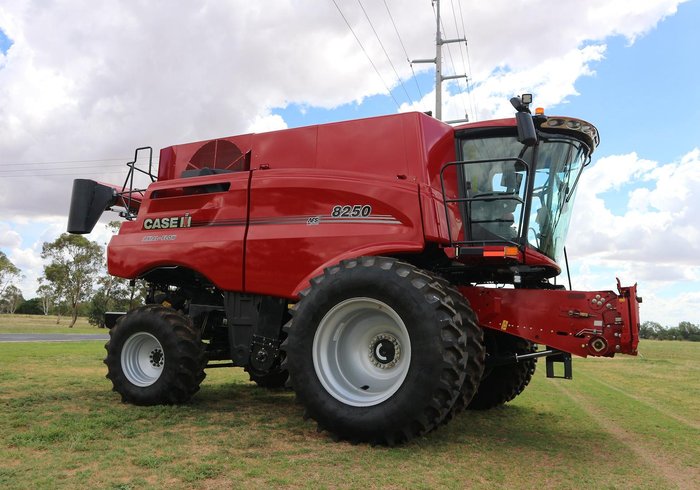 0 CASE IH 8250 Combine RED