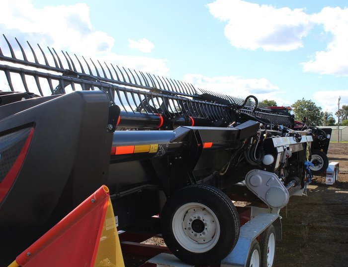 0 MacDon D140 Rigid Draper 40Ft Front Black