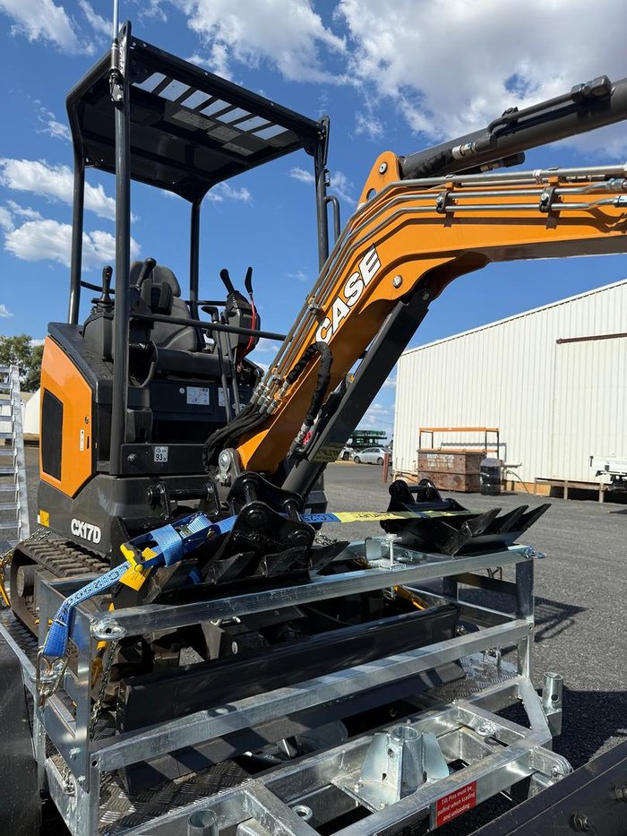 CASE CE Cx17d Mini Excavator, Trailer And Buckets