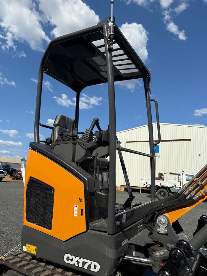 CASE CE Cx17d Mini Excavator, Trailer And Buckets