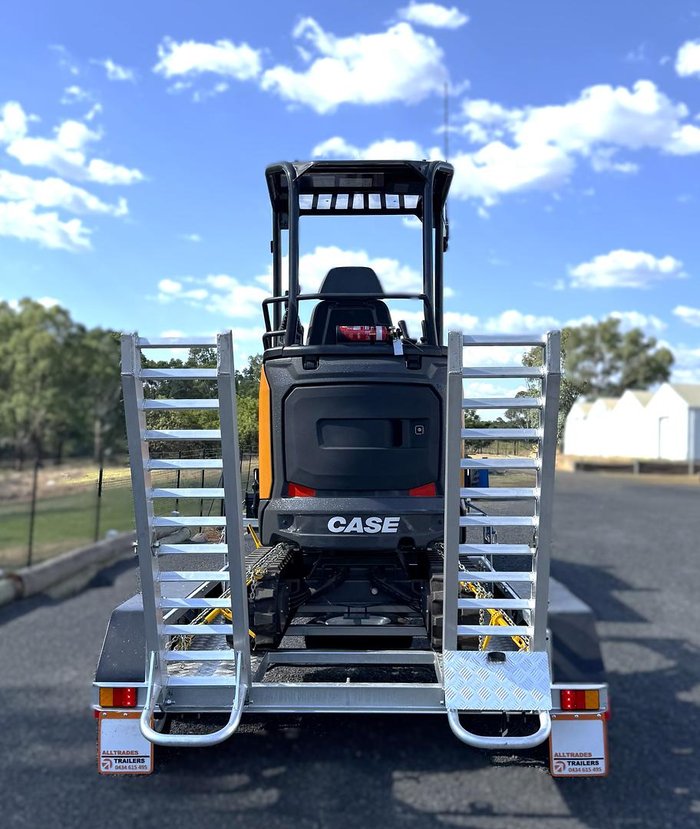 CASE CE Cx17d Mini Excavator, Trailer And Buckets