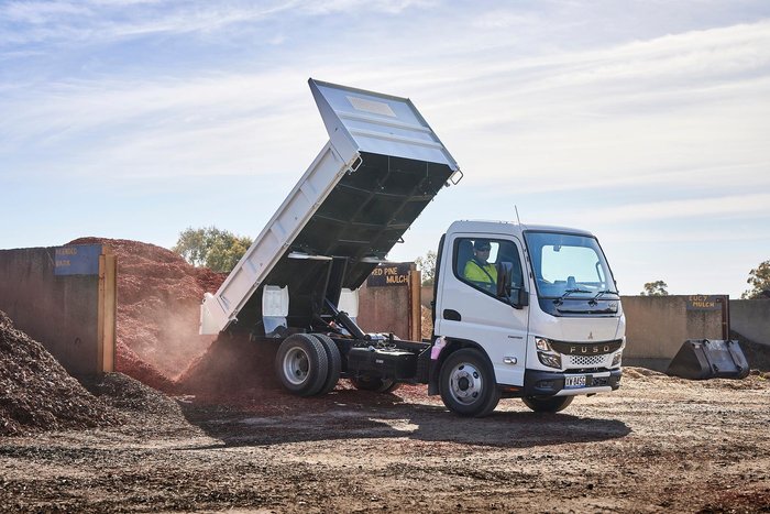 2025 Fuso Canter 615 Tipper WHITE