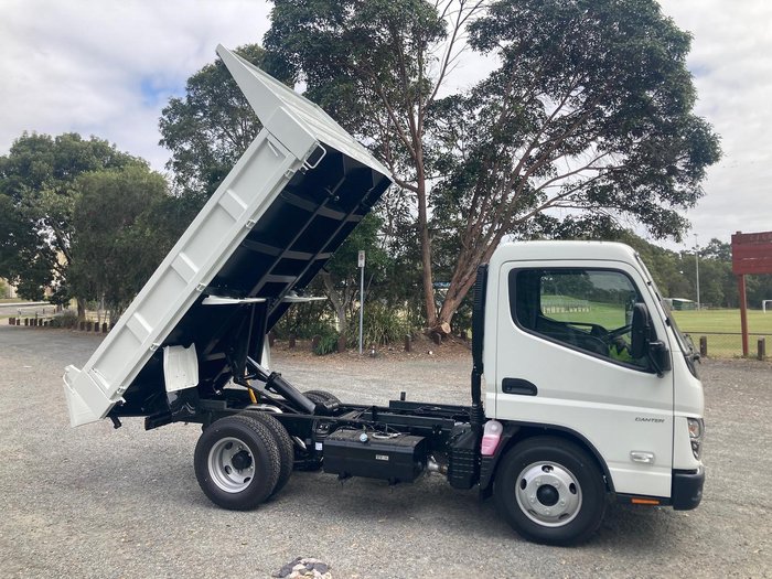 2025 Fuso Canter 615 Tipper WHITE