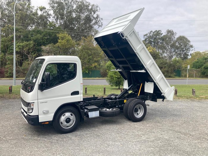 2025 Fuso Canter 615 Tipper WHITE