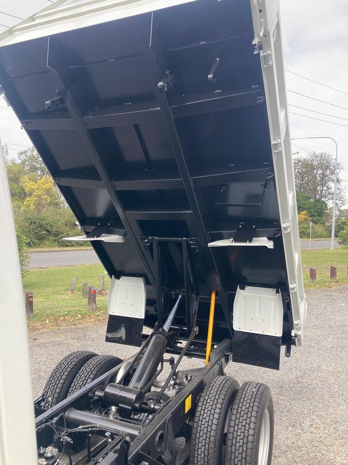 2025 Fuso Canter 615 Tipper WHITE