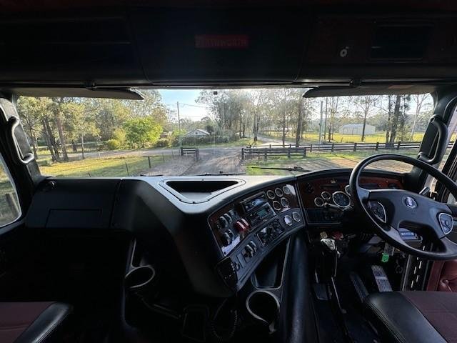 2015 Kenworth K200 Flat Roof, 600Hp, 18Sp 