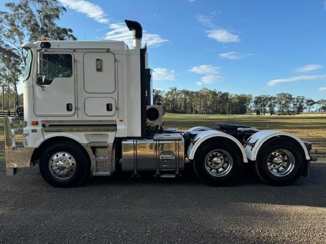 2015 Kenworth K200 Flat Roof, 600Hp, 18Sp 