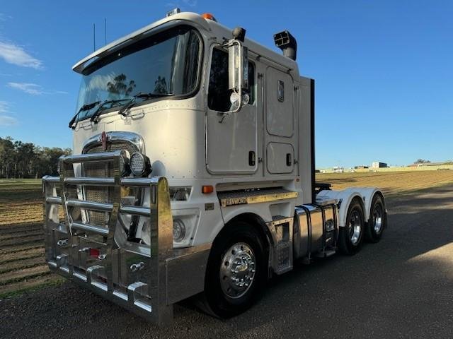 2015 Kenworth K200 Flat Roof, 600Hp, 18Sp 