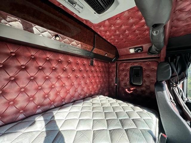 2015 Kenworth K200 Flat Roof, 600Hp, 18Sp 