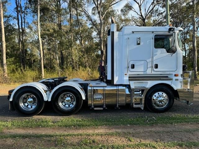 2015 Kenworth K200 Flat Roof, 600Hp, 18Sp 