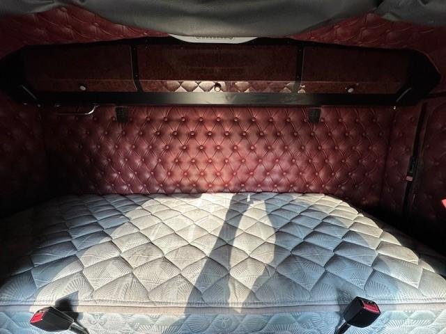 2015 Kenworth K200 Flat Roof, 600Hp, 18Sp 