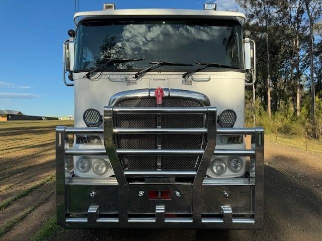 2015 Kenworth K200 Flat Roof, 600Hp, 18Sp 