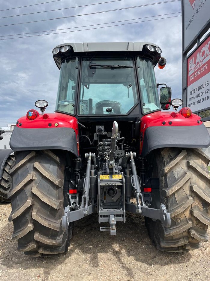 Massey Ferguson 5711 S
