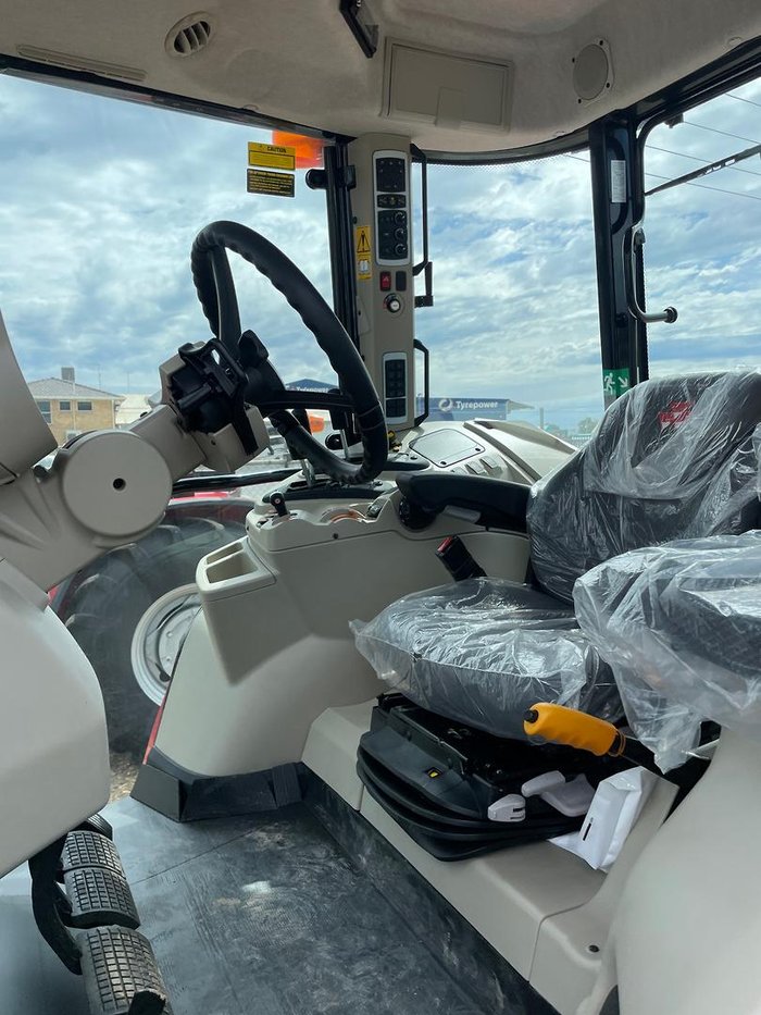 Massey Ferguson 5711 S