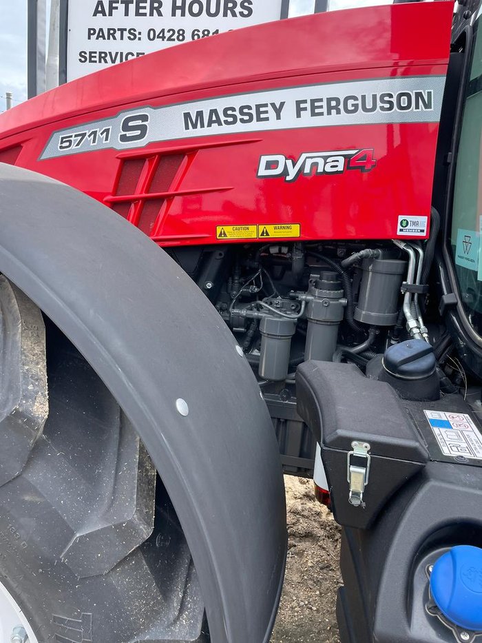 Massey Ferguson 5711 S