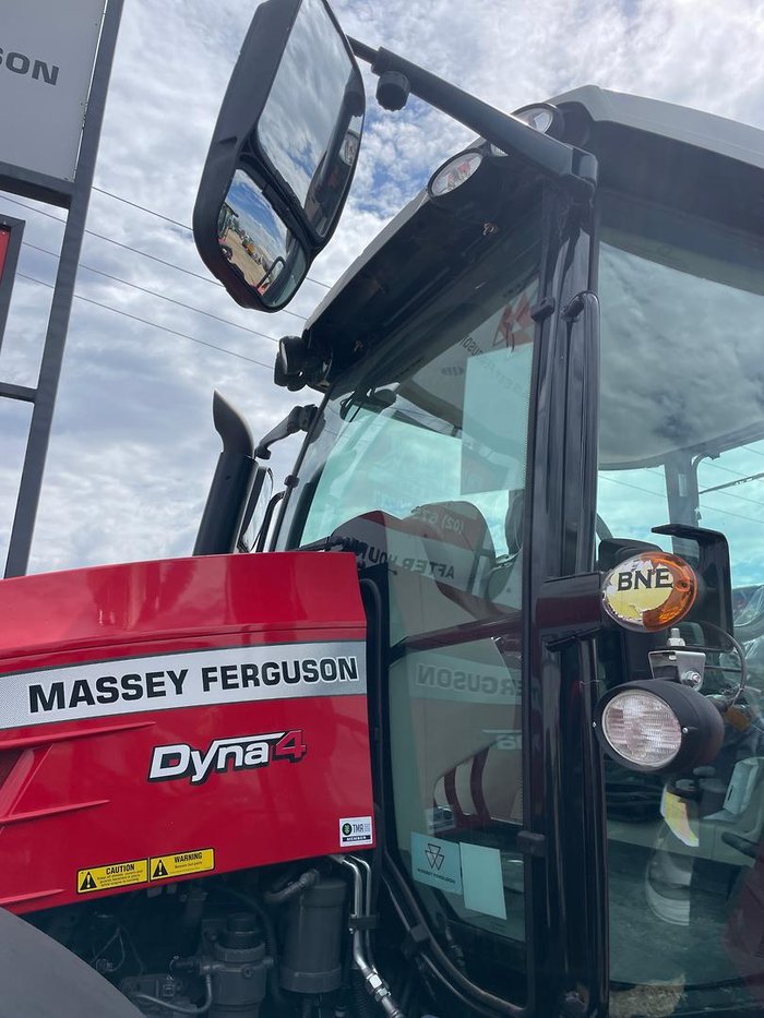 Massey Ferguson 5711 S