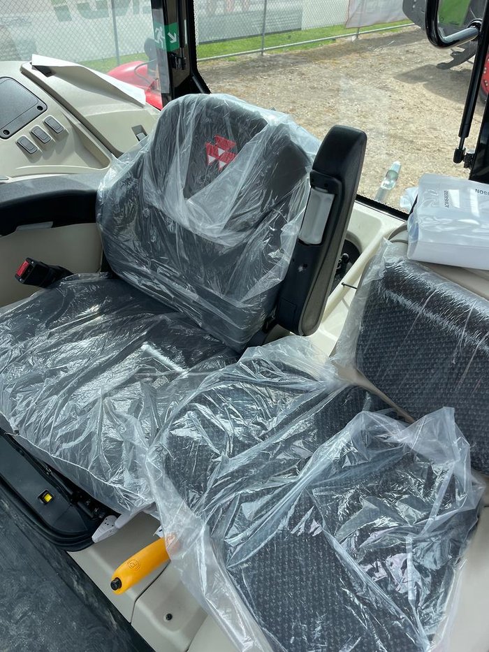 Massey Ferguson 5711 S