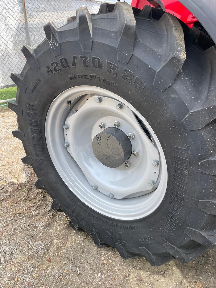 Massey Ferguson 5711 S