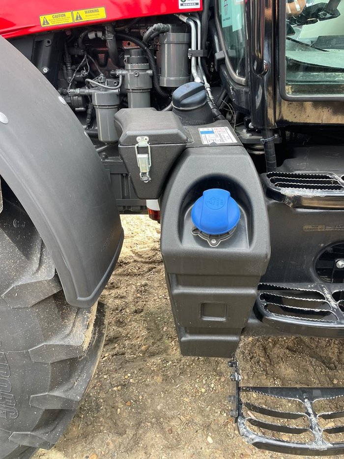 Massey Ferguson 5711 S