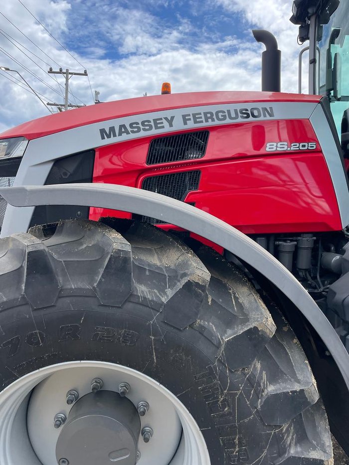 Massey Ferguson 8.S 205