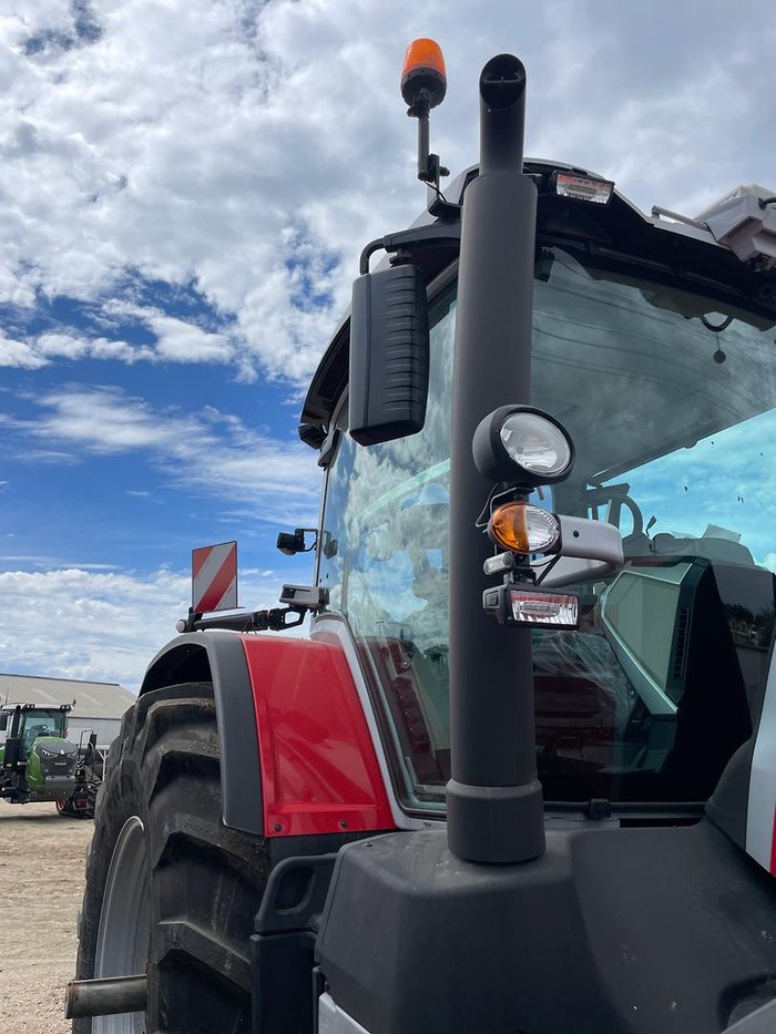 Massey Ferguson 8.S 205