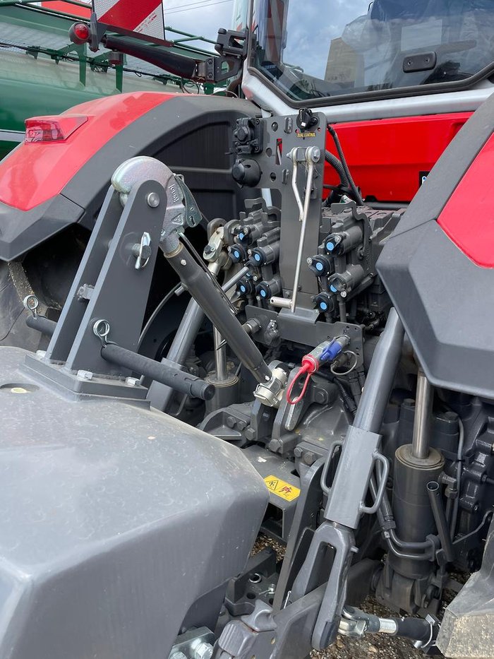 Massey Ferguson 8.S 205